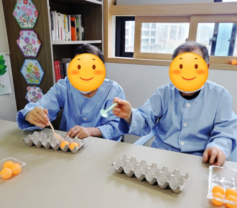레크리에이션<탁구공 옮기기>