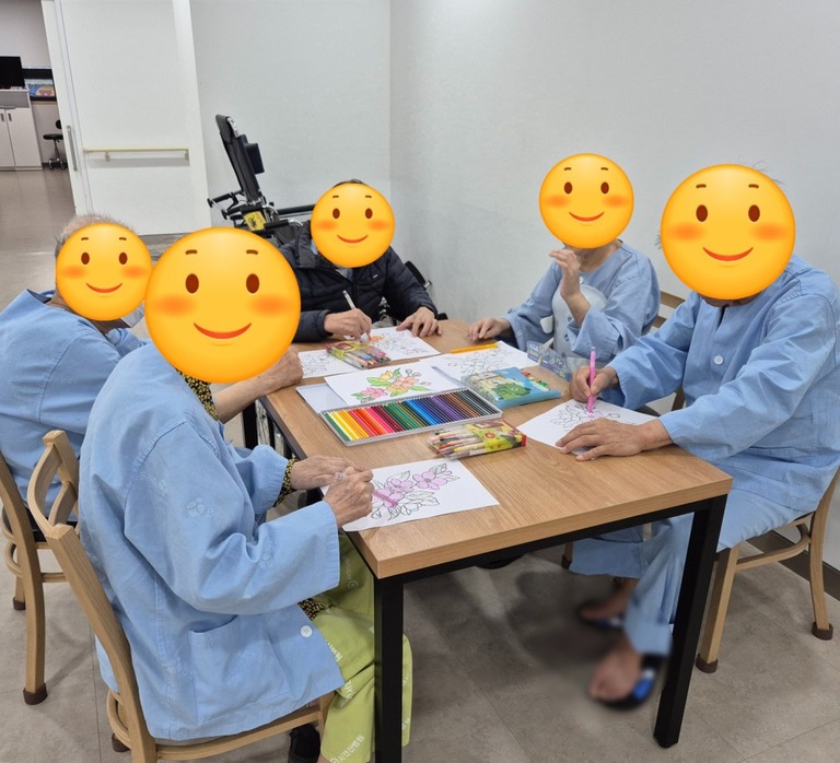 미술활동 < 꽃 색칠하기>